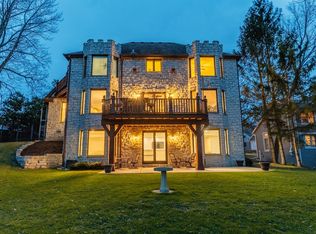 W289N7967 Park Dr, Hartland, WI 53029