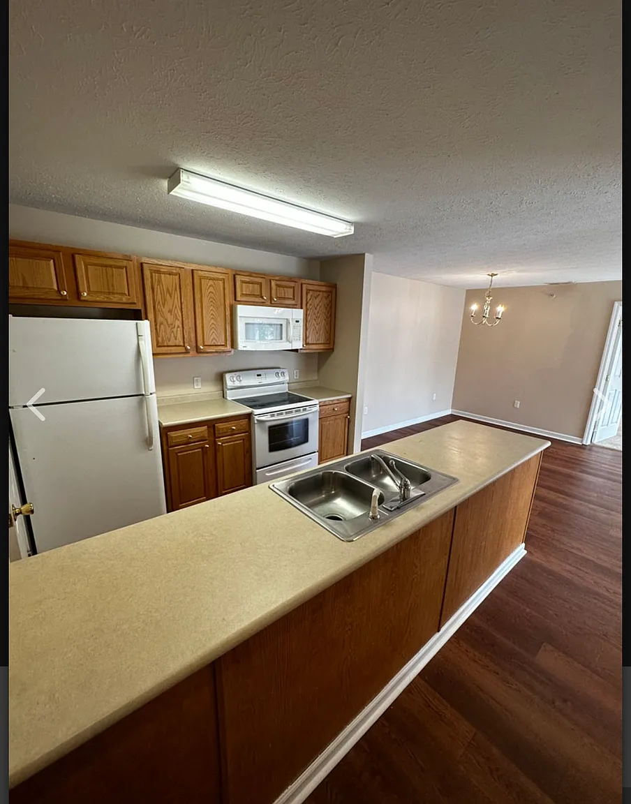 7302-7302 Stonewood Dr photo 1
