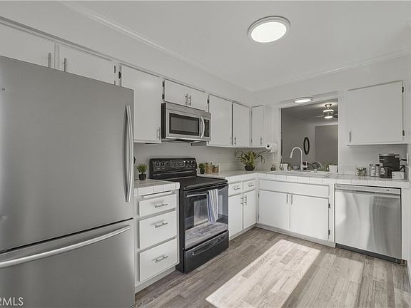 4th image of 112 Espanas Gln