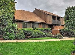30 Kingsberry Dr, Somerset, NJ 08873