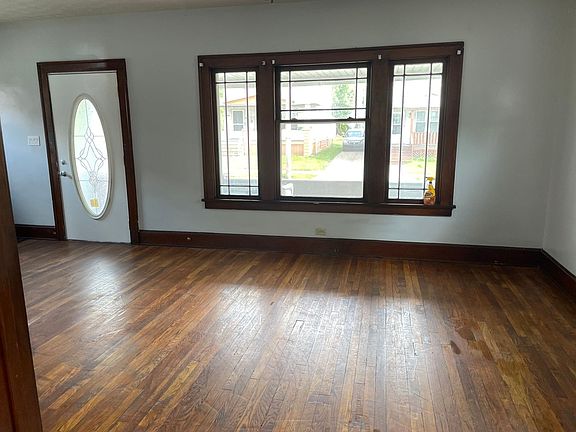 2nd image of 7819 Maryland Ave