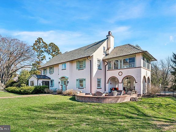 2nd image of 490 Bancroft Rd