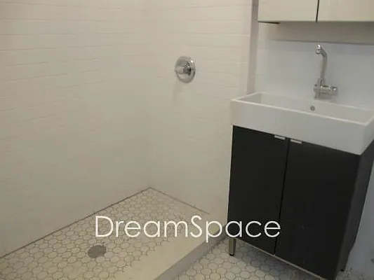 Rented by Dream Space Realty | media 23