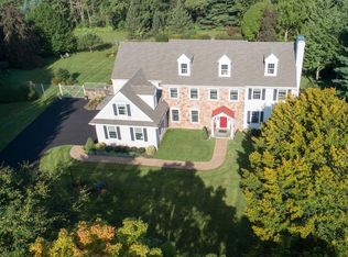 13 Crestwood Cir, New Hope, PA 18938