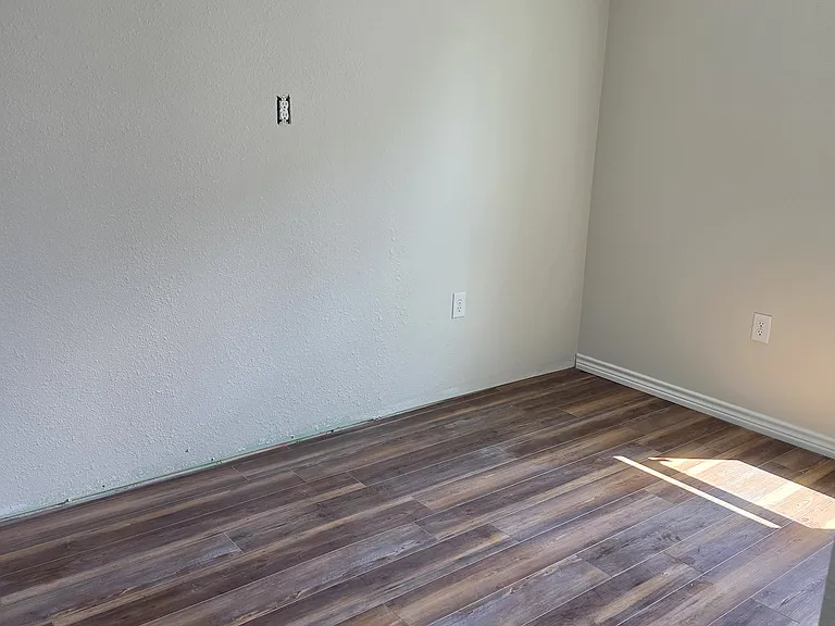 218 W 9th St #2C — Photo 4