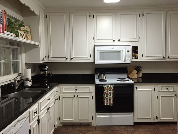 Lovely granite countertops