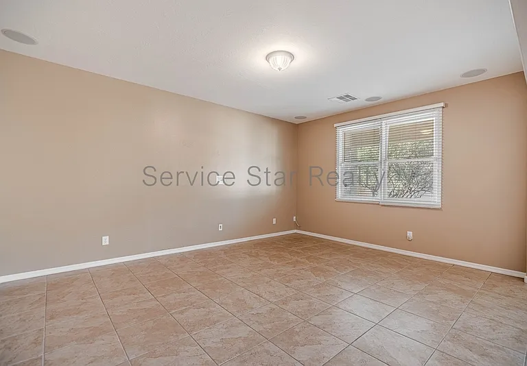 2214 E Chanute Pass — Photo 11