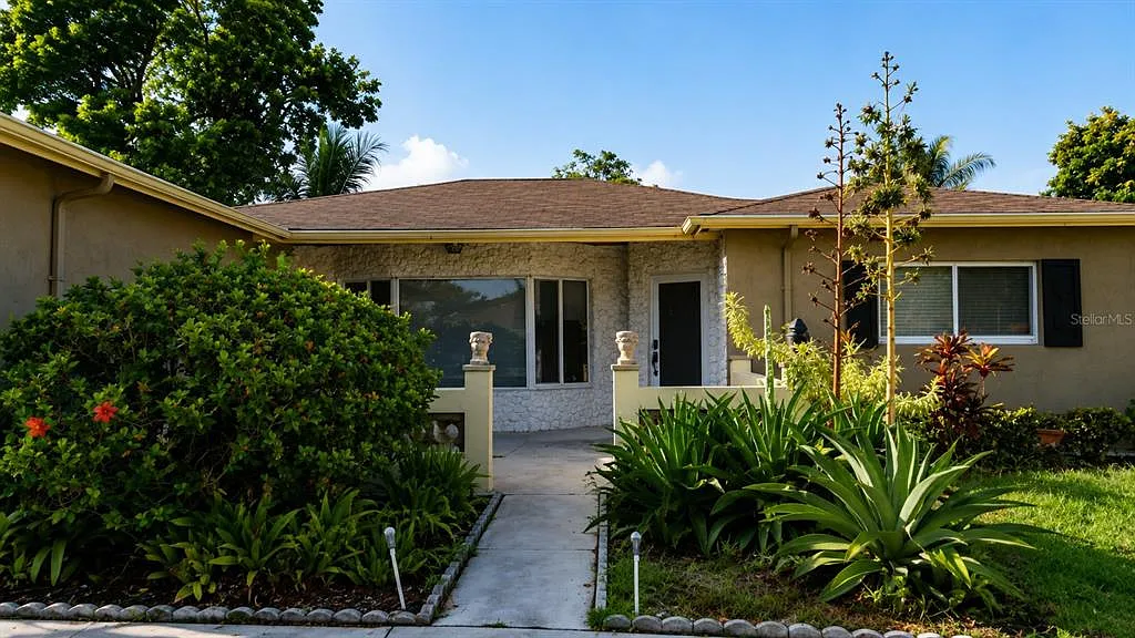 4 bed, 2.0 bath, 1785 sqft, $4,100 — Photo 3