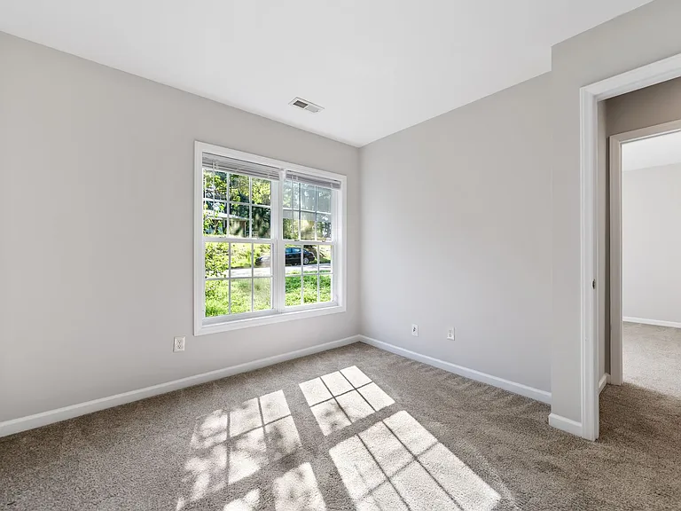 2306 N Oak Ridge Blvd — Photo 9