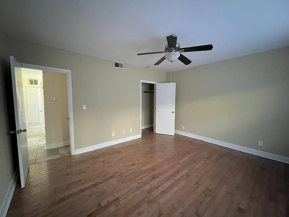 4102 Eastern Ave — Photo 4
