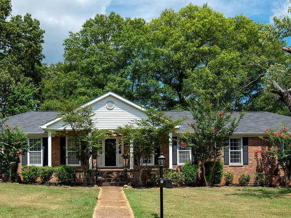 2702 Little John St, Florence, AL 35633