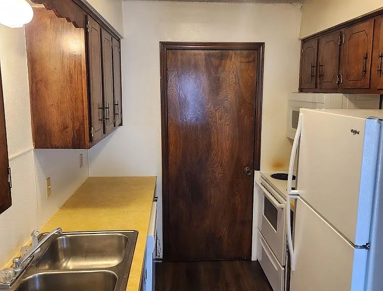 1400 N Perkins Rd #B9 — Photo 4