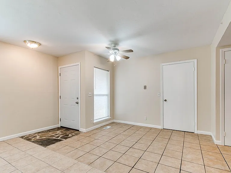 504 N Davis Ave — Photo 4
