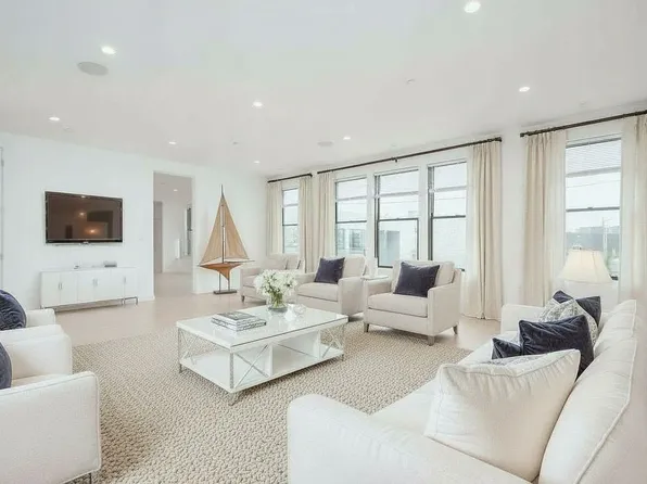 340 W 2nd St Unit 9, Boston, MA 02127