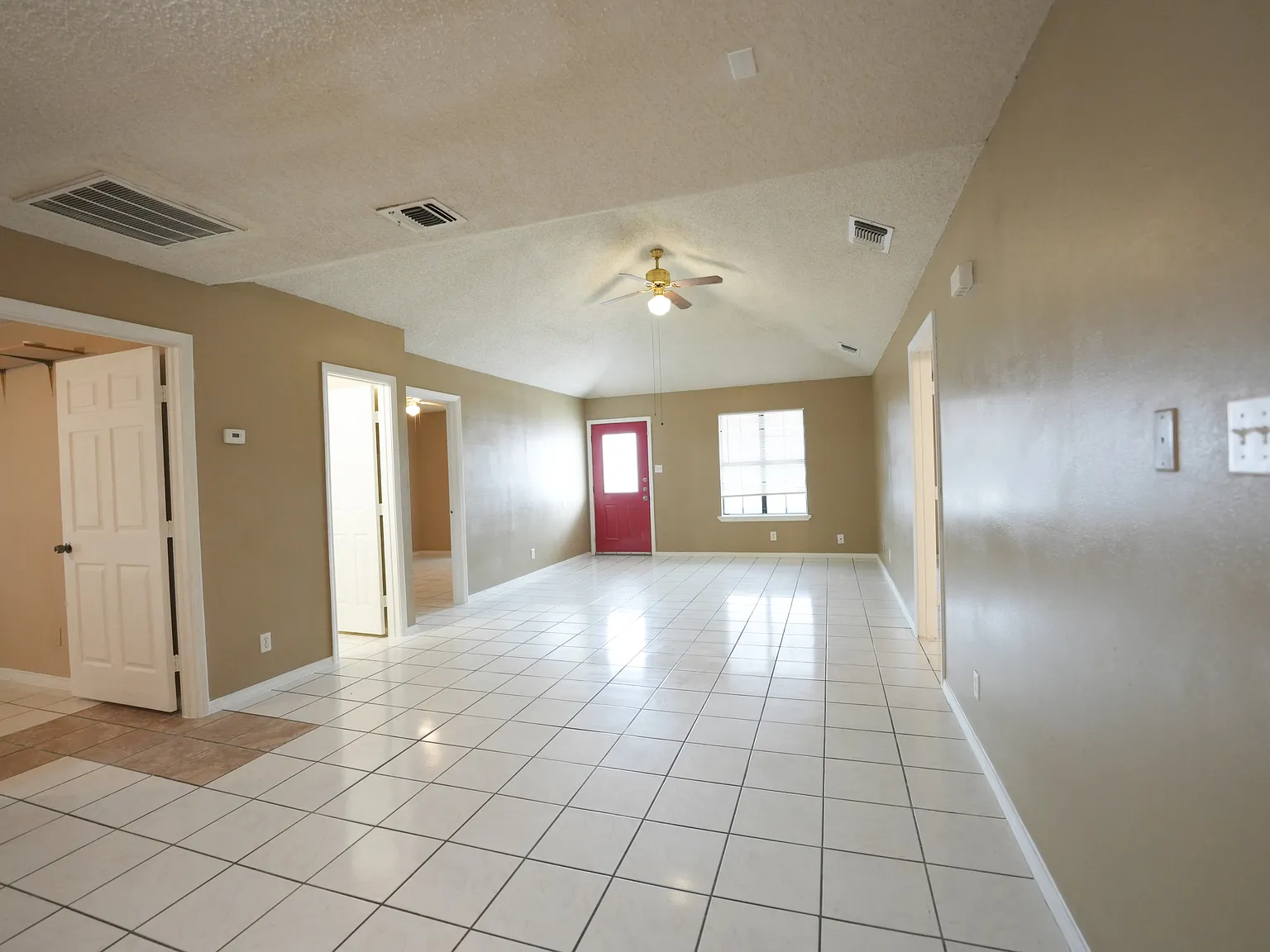 3 bed, 1200 sqft, $1,525 — Photo 3