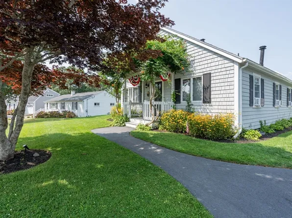 25 Bluff Ave, Mashpee, MA 02649