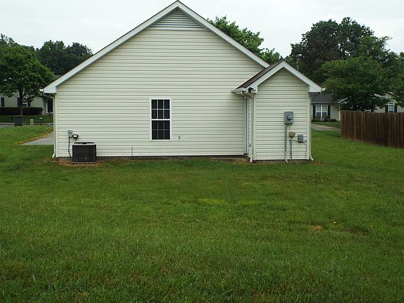 2nd image of 806 Banner Oak Ct