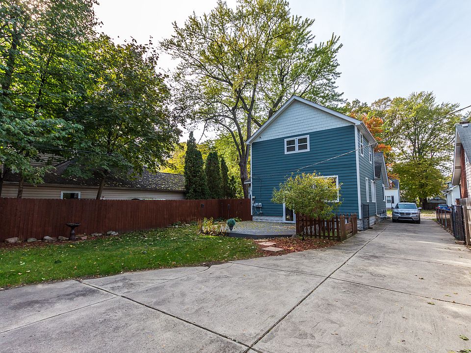 2nd image of 1036 N Maple Ave