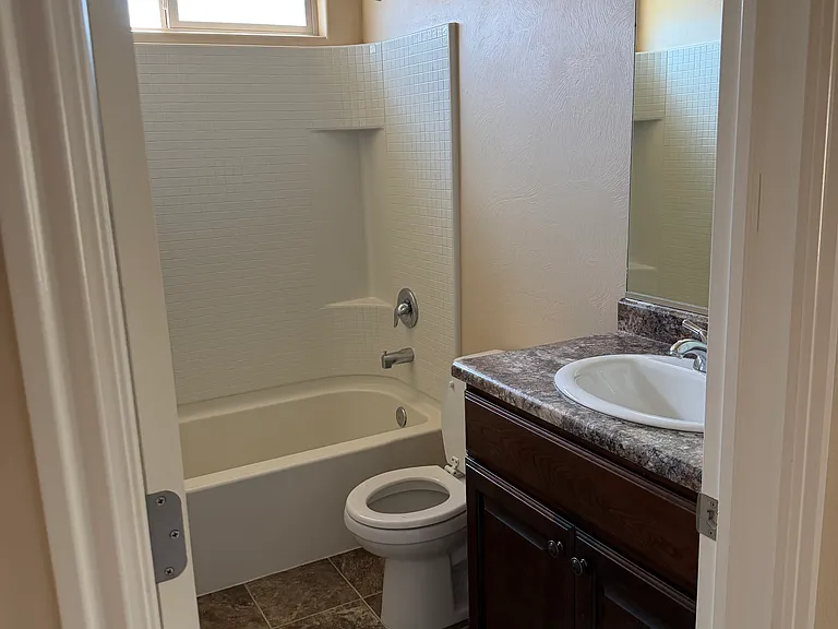 328 E 920 N — Photo 16