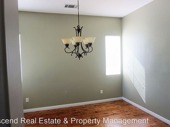 3rd image of 11816 Crescent Creek Ct