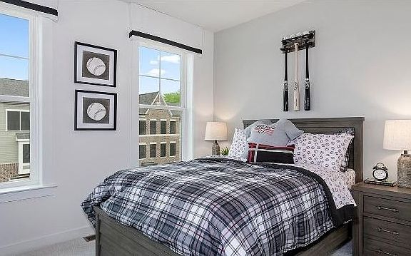3rd image of 255 Willis St
