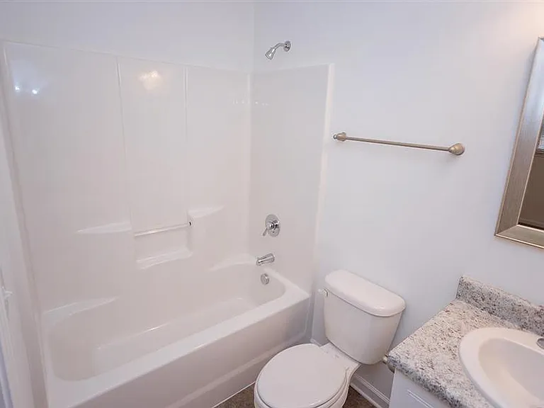 Barrington Apartments — Photo 10