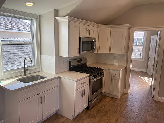 2nd image of 7217 Almeda Ave