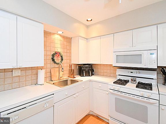 2nd image of 112 Arden Ct