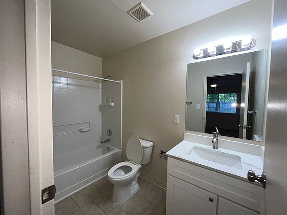 5th image of 1515 Union Ave APT E