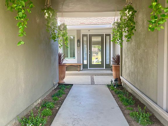 2nd image of 2251 Knollcrest Pl