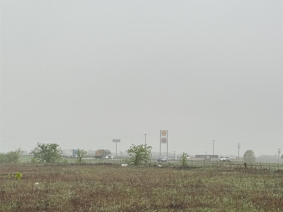 2nd image of N Interstate Highway 35w Hwy