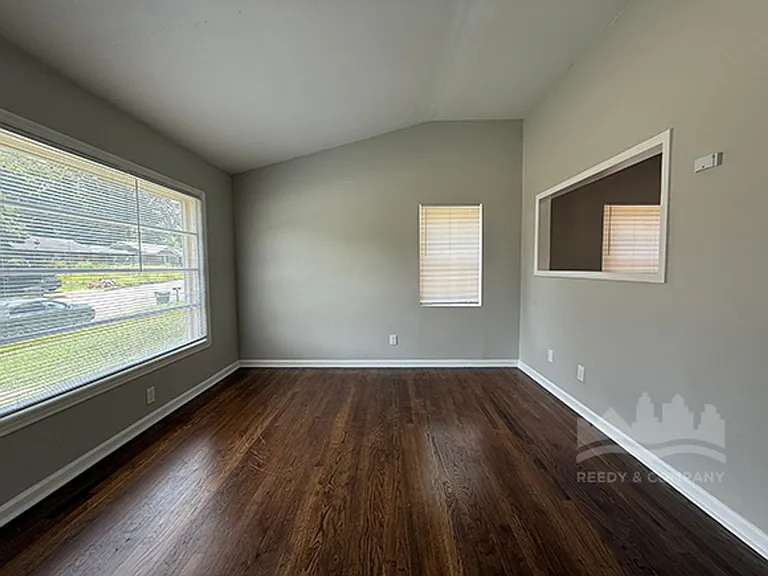 2076 Willow Wood Ave — Photo 4