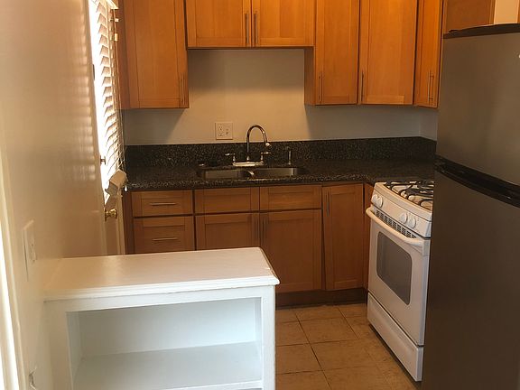 5th image of 1741 N Hollywood Way