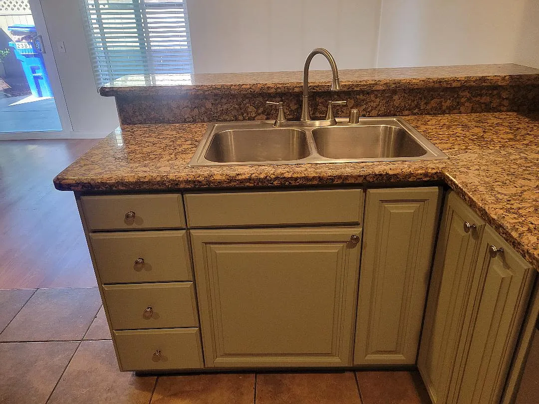 3 bed, 1183 sqft, $3,300 — Photo 3