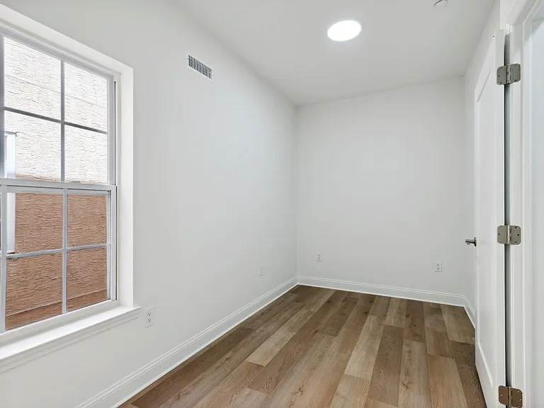 1833 N 18th St #1 — Photo 7