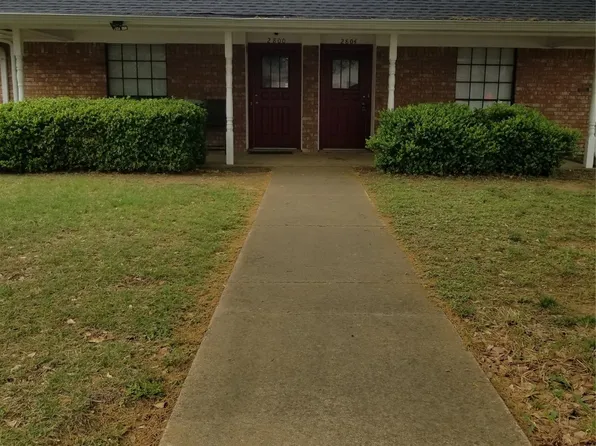 2800 Springhaven Ct, Bedford, TX 76021