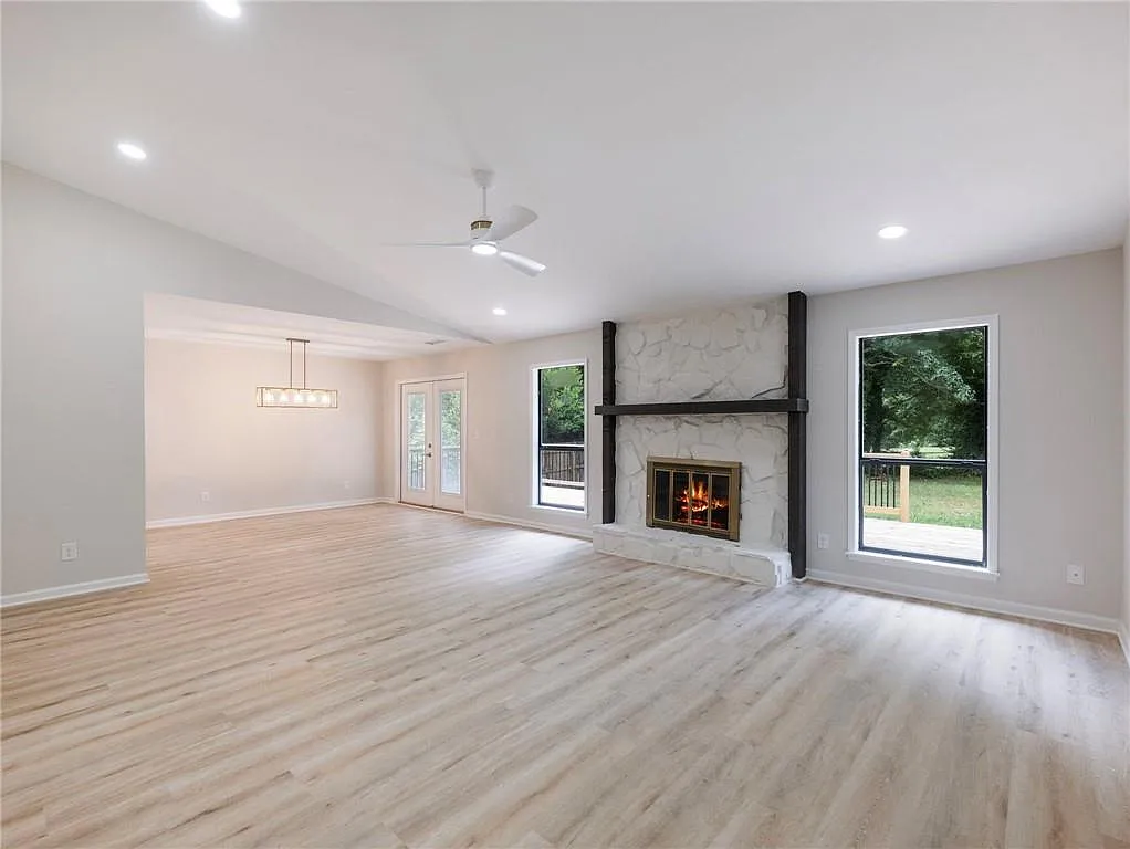3 bed, 2.0 bath, 1575 sqft, $2,000 — Photo 3
