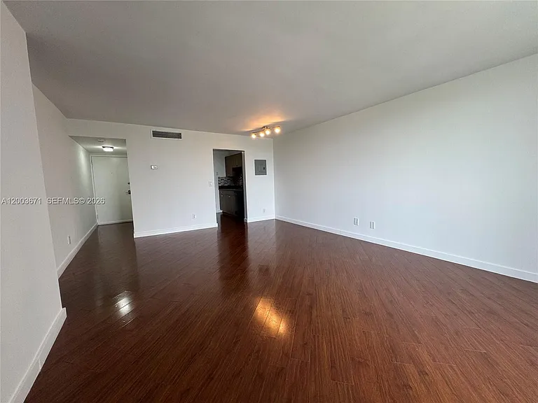 2020 NE 135th St #810 — Photo 7