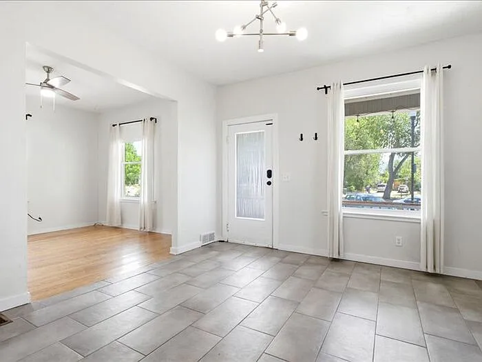 3 bed, 2.0 bath, 1876 sqft, $2,595 — Photo 4