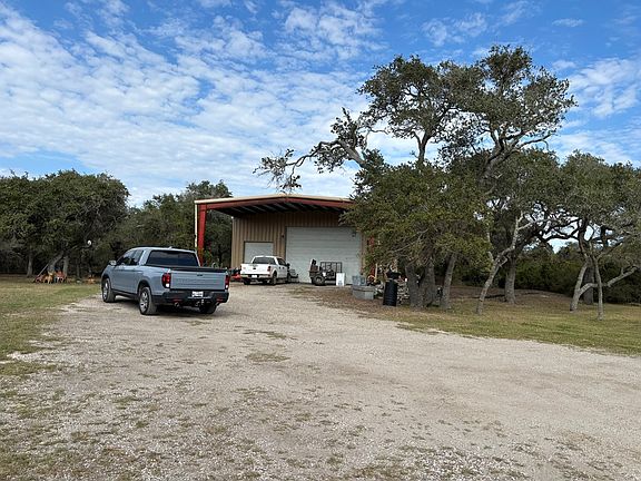 3rd image of 17 Bee Tree Cir