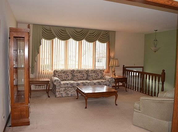 3rd image of 9013 Oakwood Dr