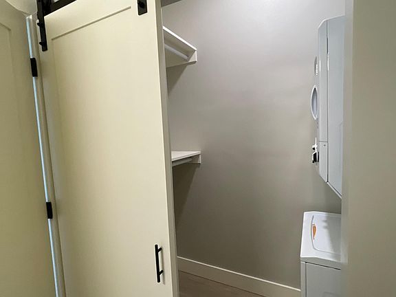 3rd image of 1344 7th Ave APT 28
