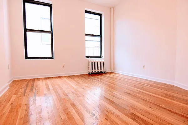 Rented by HOLTON REAL ESTATE INC. | media 8
