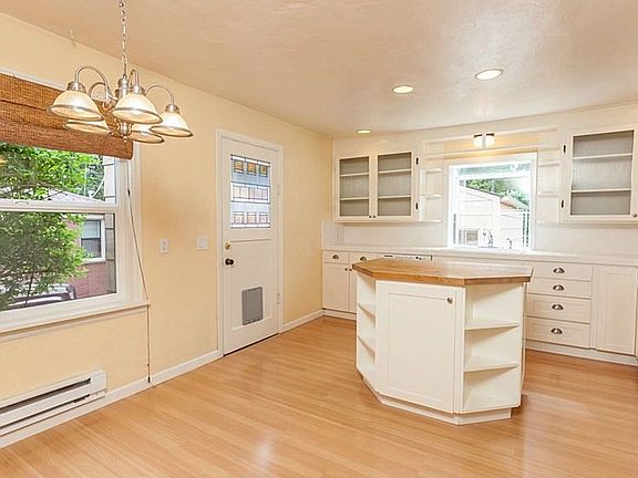 Country Kitchen with Island