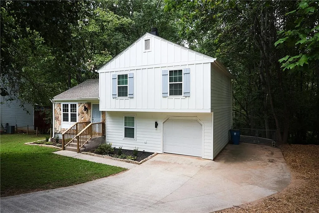3 bed, 2.0 bath, 1350 sqft, $2,650 — Photo 2