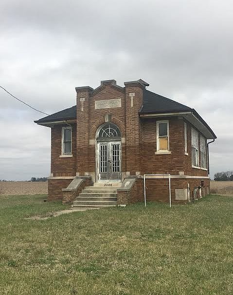 2nd image of 3000 W Division Rd