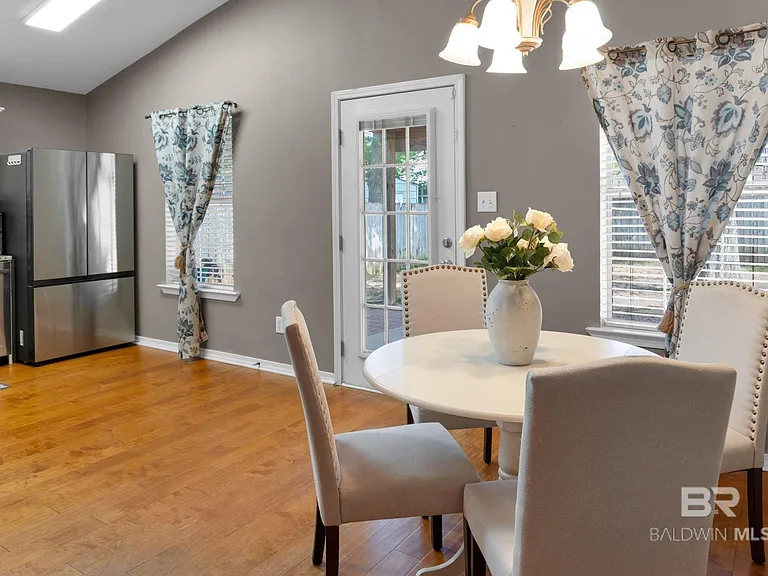 8254 Magnolia Village Dr S — Photo 15
