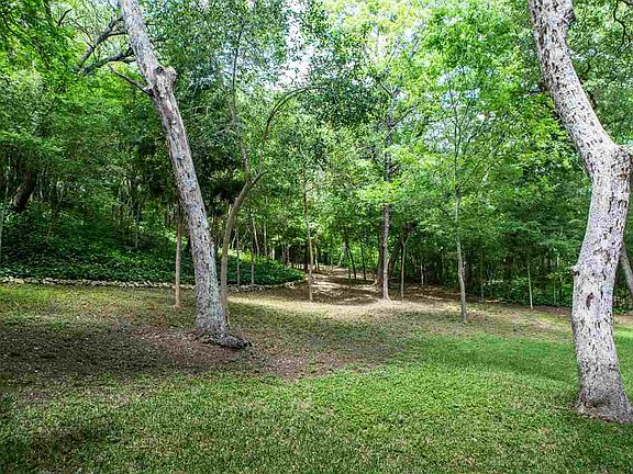 2nd image of 7901 Bosque Blvd