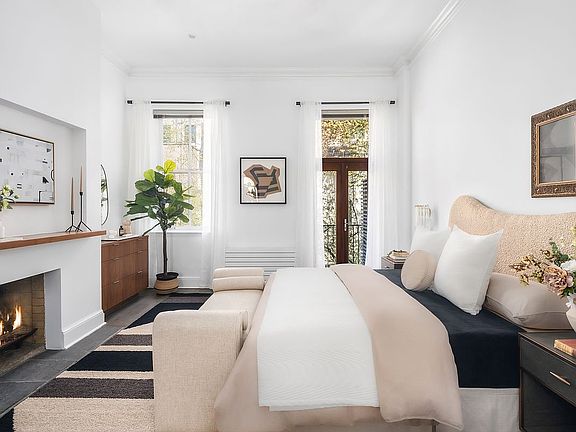 3rd image of 463 W 22nd St #C