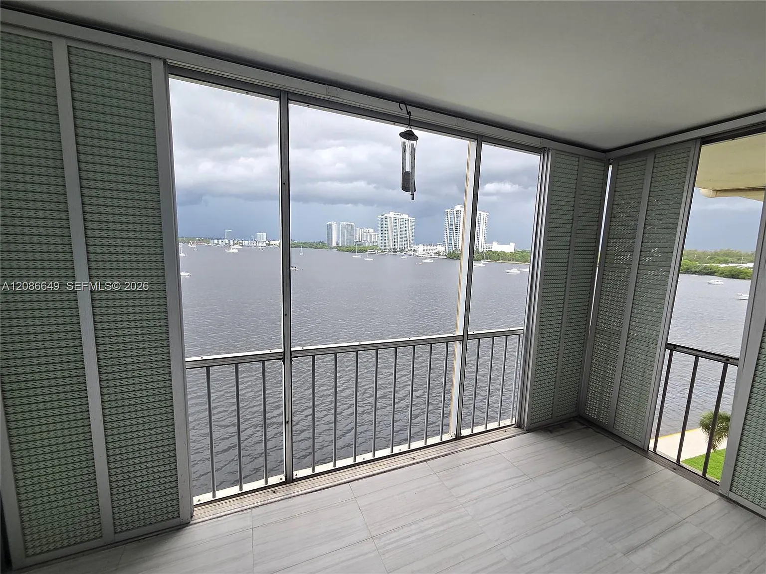 Point East Sec Iii Condo — Photo 2